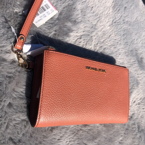 Michael kors wristlet